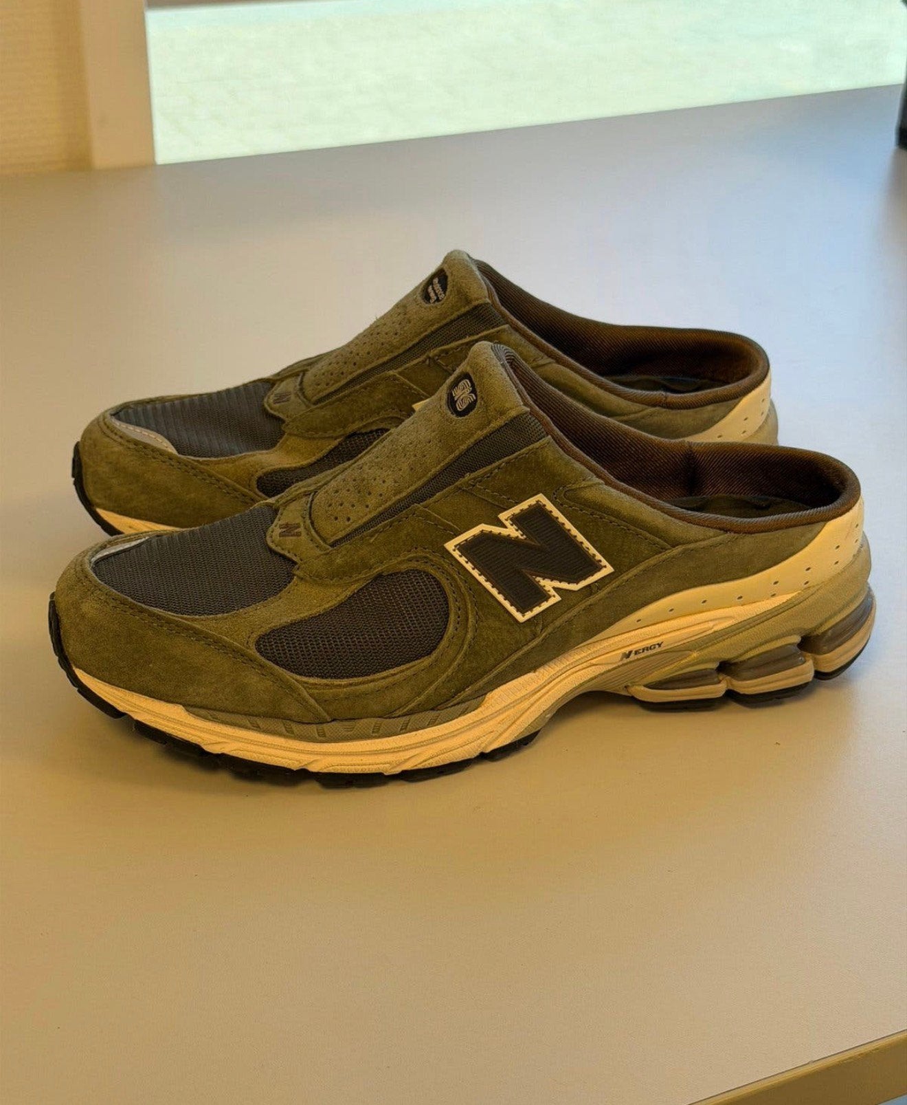 Scie chaussures New Balance 2002R Mule SNS Desert Palm 41.5, Enlèvement ou Envoi, Comme neuf, Baskets