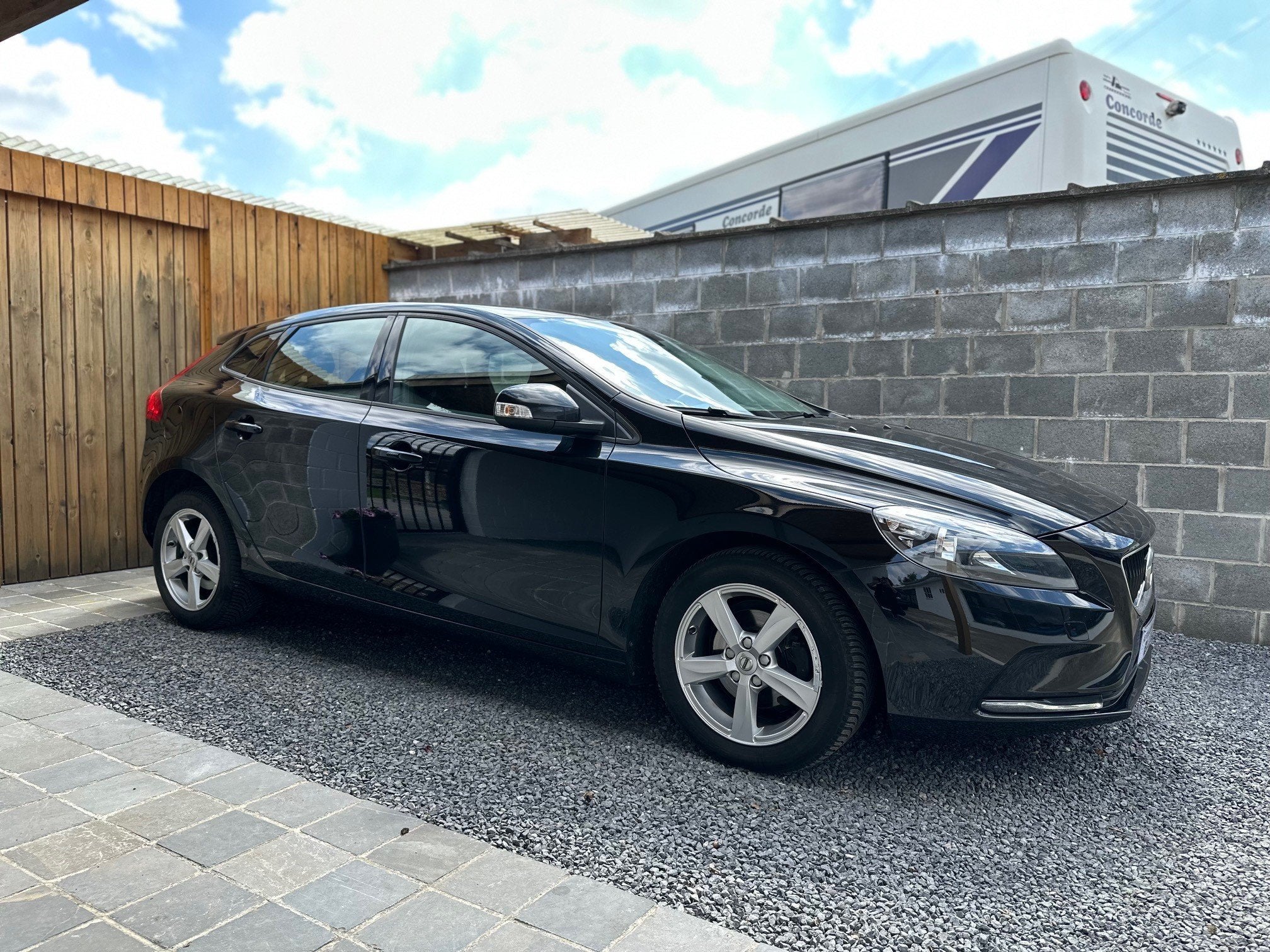 Volvo V40 2.0 D2 Eco Kinetic Led Navi BT Pdc Euro6b, Autos, Achat, Euro 6, Entreprise, Noir