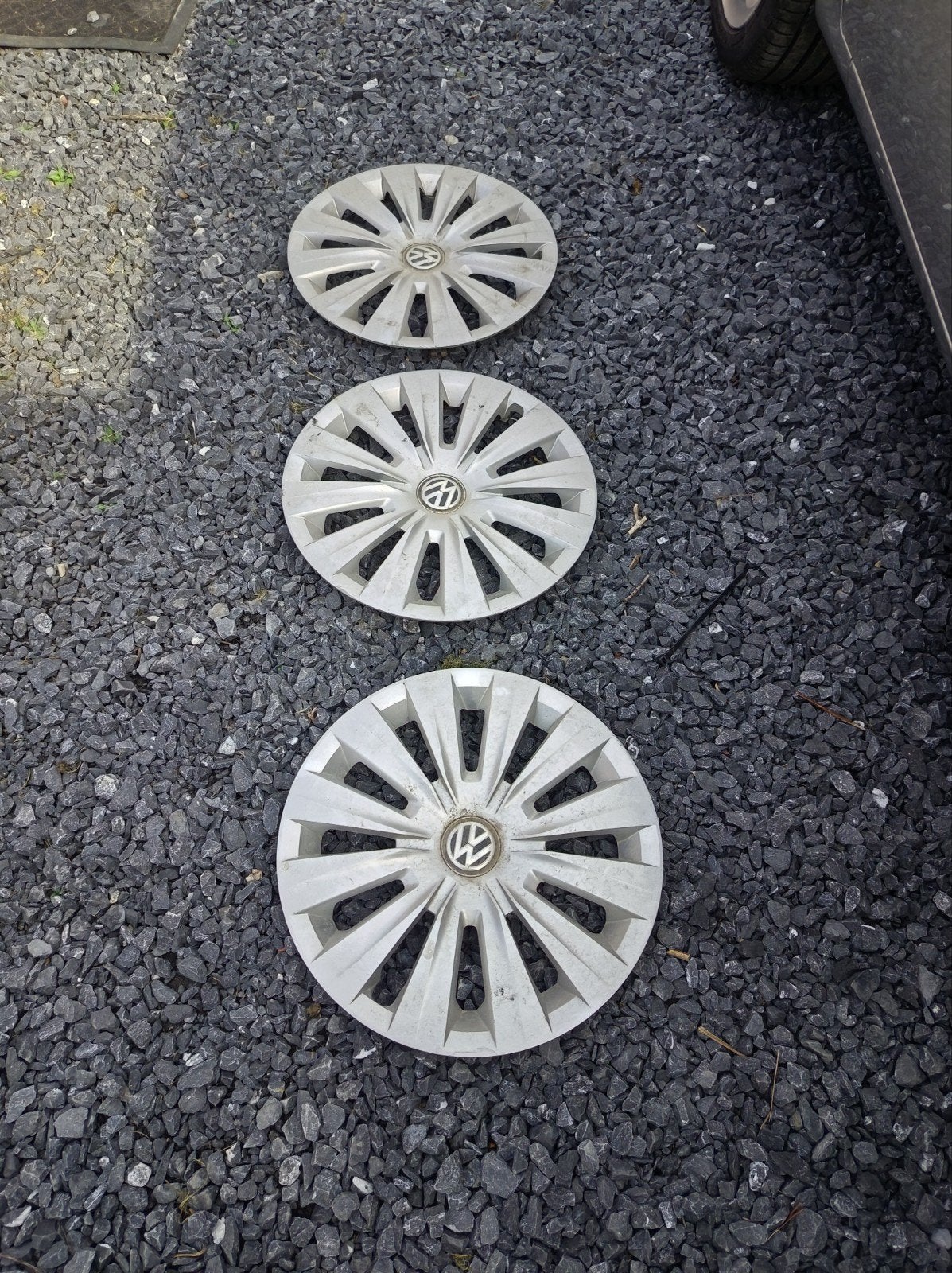3 enjoliveurs vw, Enlèvement