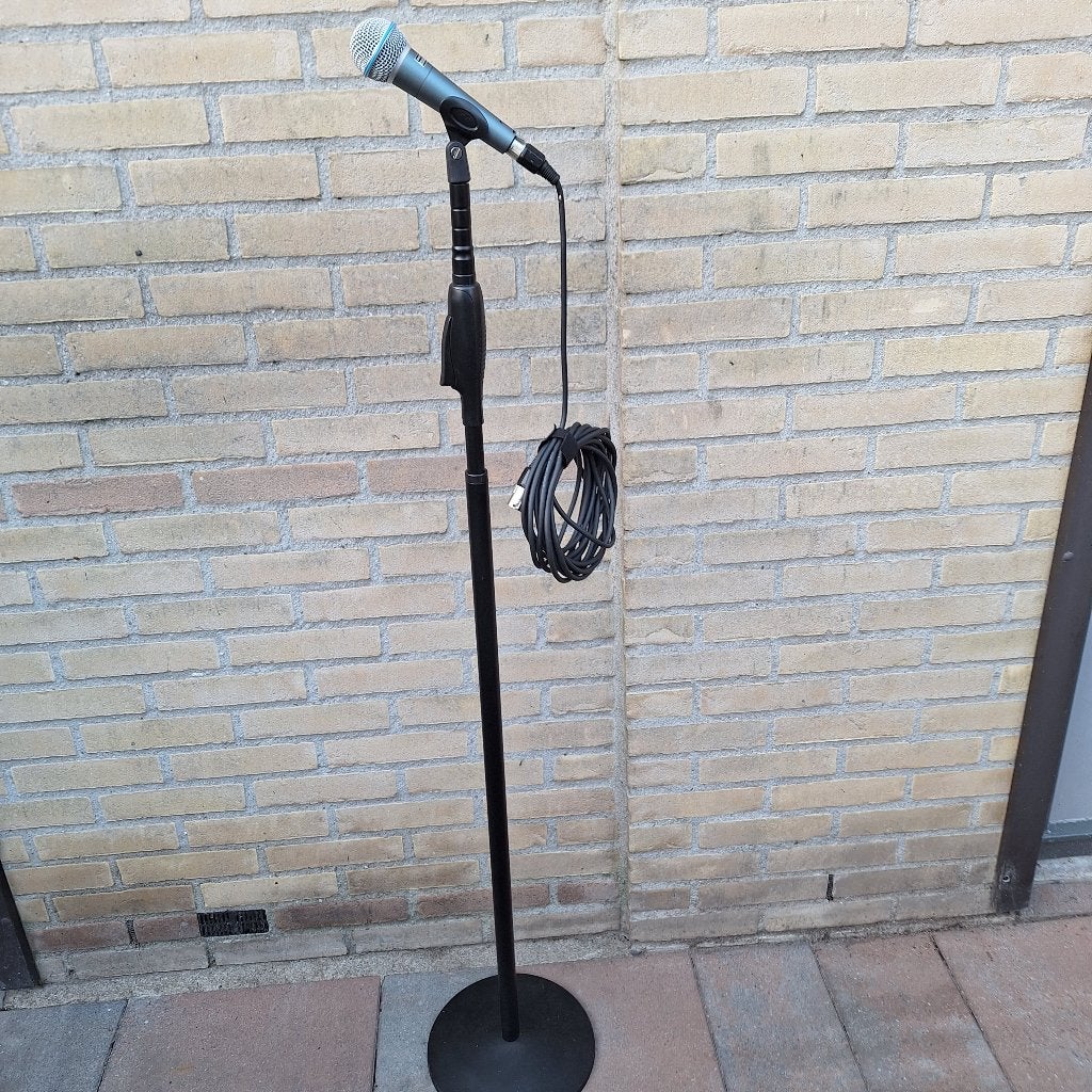 shure beta sm58a met statief, Musique & Instruments, Microphones, Enlèvement, Comme neuf, Micro chant