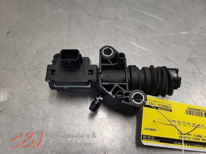 Embrayage cylindre principal d'un Renault Trafic, Renault, -, 3 mois de garantie, Utilisé