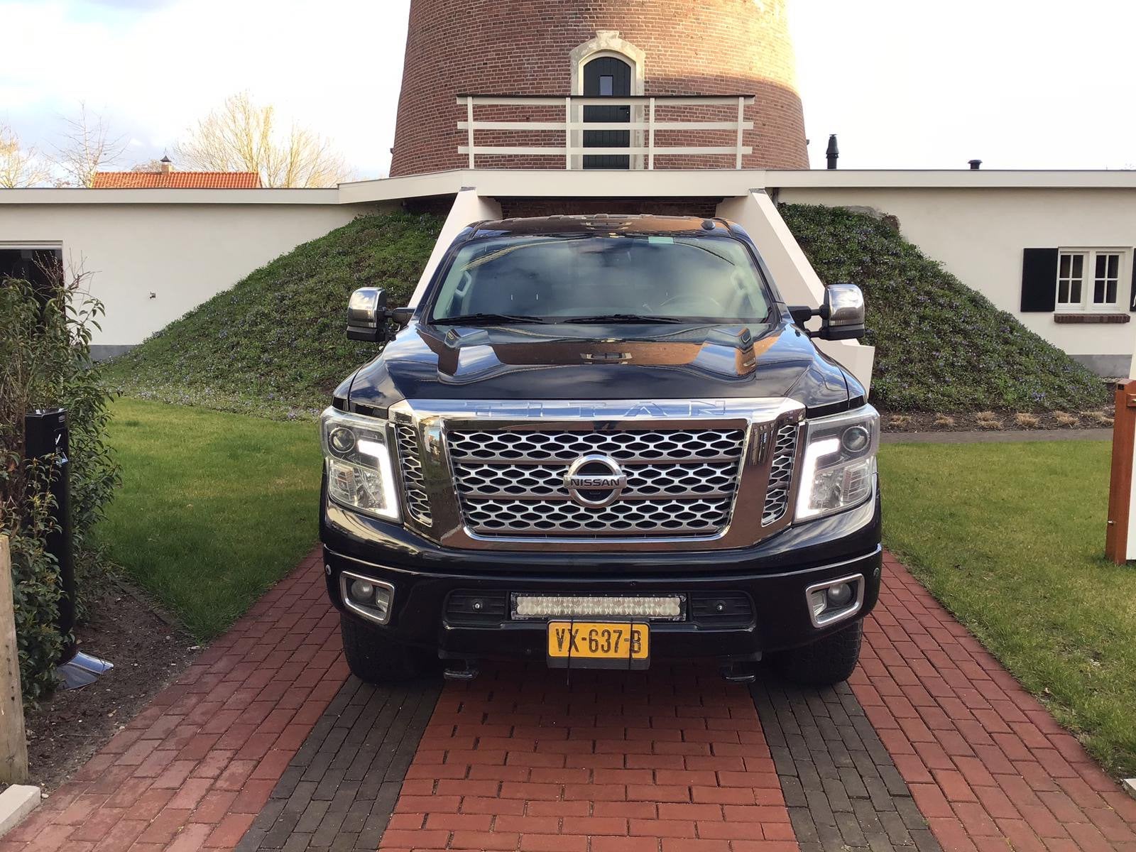 Nissan titan cummins turbodiesel 2016, Auto's, Automaat, Zwart, Leder, Vierwielaandrijving
