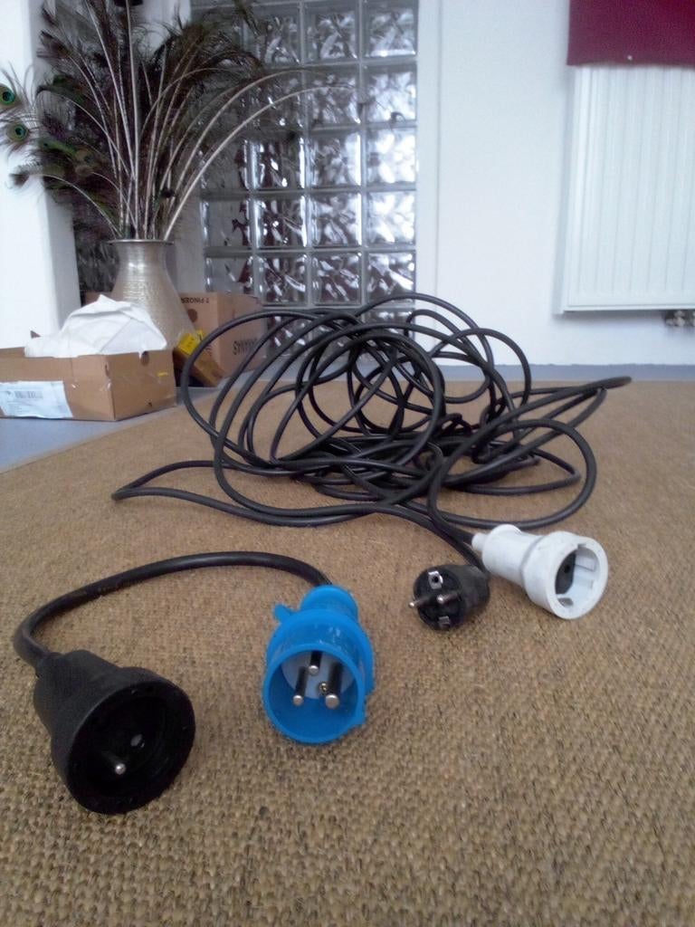 CEE verloopstekker/adapter en camping verlengkabel 16m, Ophalen of Verzenden