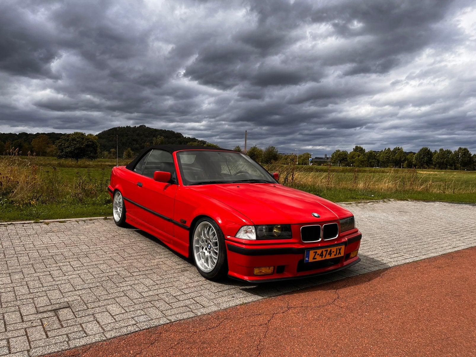 BMW e36 cabrio 318I Handgeschakeld, Autos, Achat, Cabriolet, Boîte manuelle, Noir
