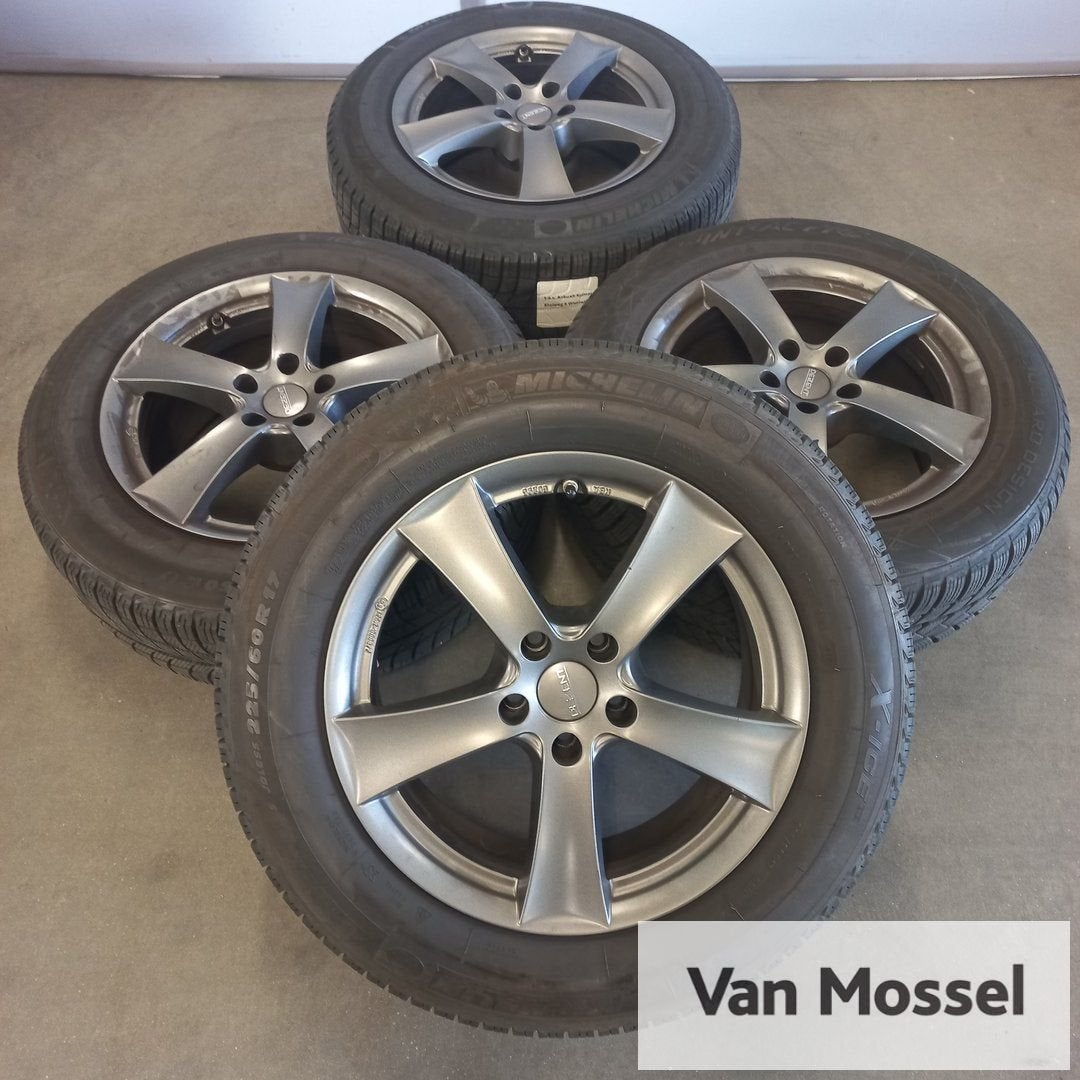 Audi A3 Vredestein Wintrac Pro Michelin X-Ice 225/60/R17 103, Gebruikt, -, -, Banden en Velgen