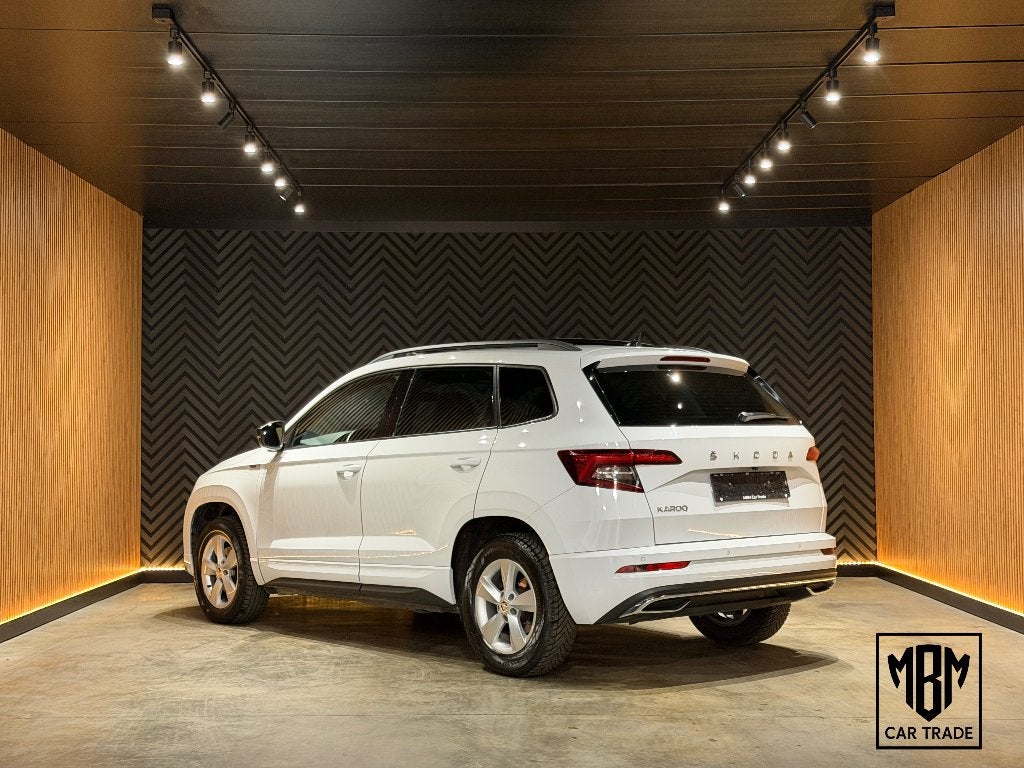 ✅ Skoda Karoq 1.5TSI Sportline DSG Pano Cockpit LED ACC 1eig, Auto's, Skoda, Stof, 1498 cc, 4 cilinders, Wit