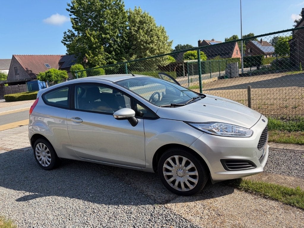 Ford Fiësta (benzine) 2017 - 35286 km, Autos, Ford, Argent ou Gris, Euro 6, Boîte manuelle, Entretenue par le concessionnaire