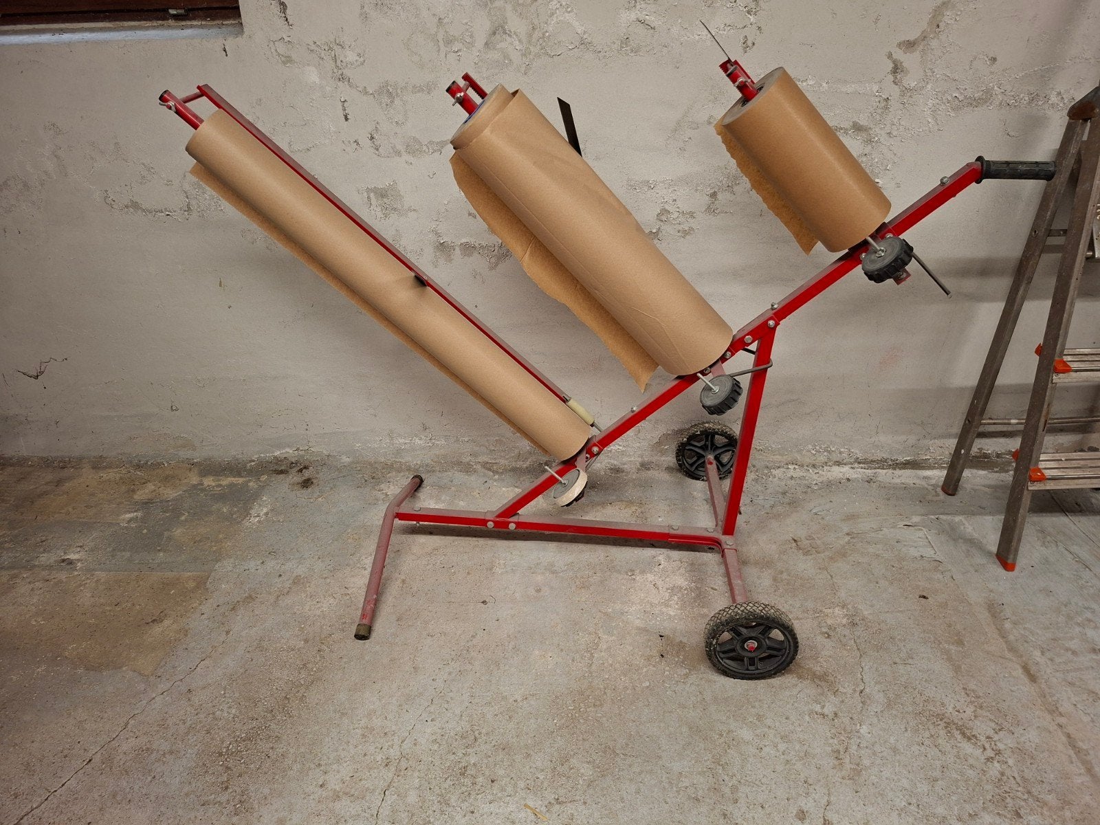 Afplak karretje met 3 rollen papier., Ophalen