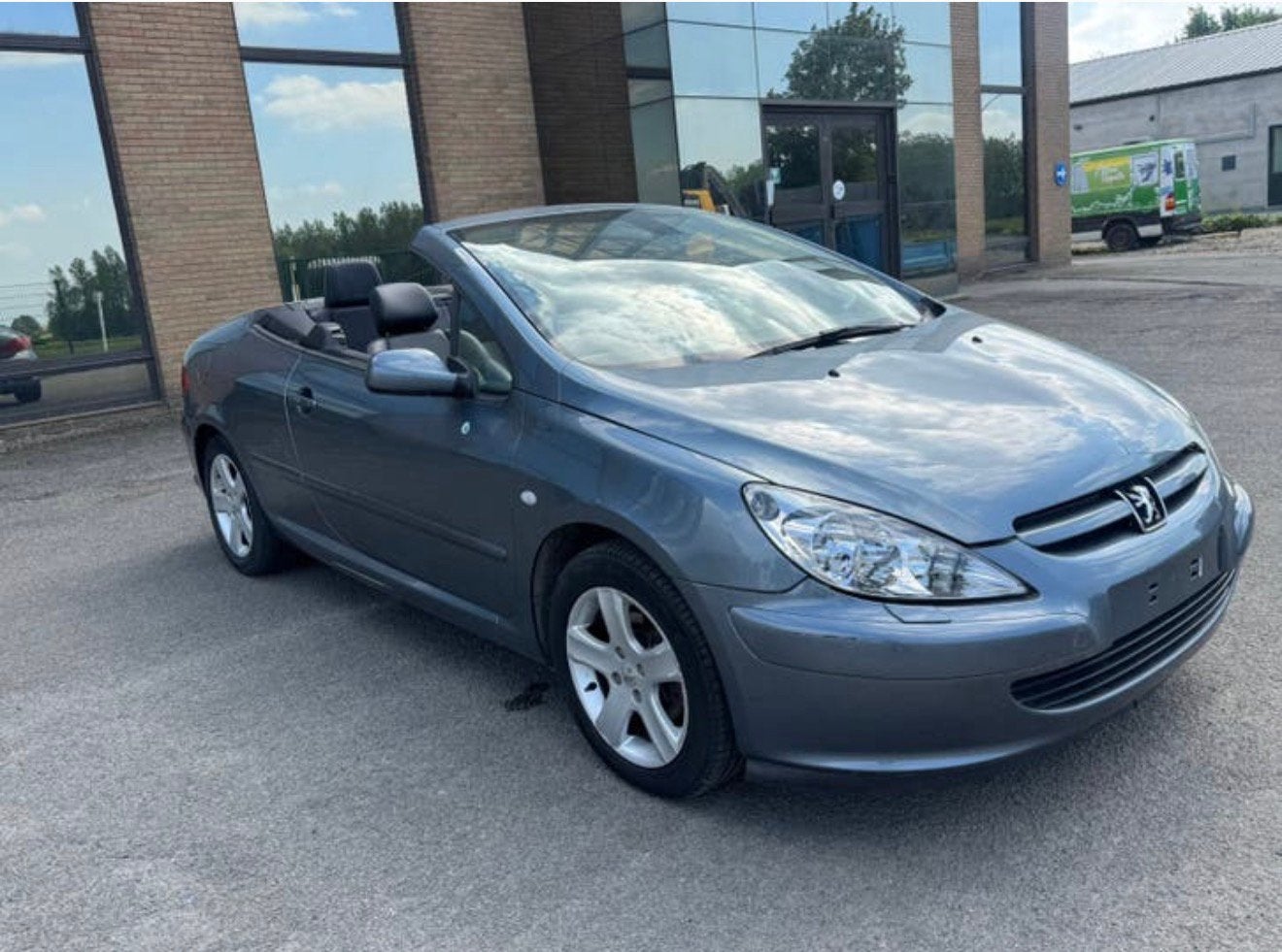 Peugeot 307  CC  2.0 essence Airco LEZ Ok, Auto's, Cabriolet, https://public.car-pass.be/vhr/e5164a28-3ba4-4305-b55d-c9ba4830387e