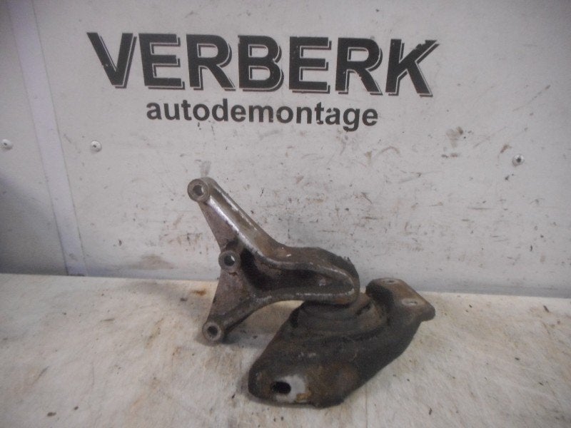 BOITE DE VITESSES SUPPORT ARRIÈRE Ford Escort 3 (GAA), Henry-Ford-Straße  1
50735  Köln, DE, Ford-Werke GmbH, Kunden@ford.com