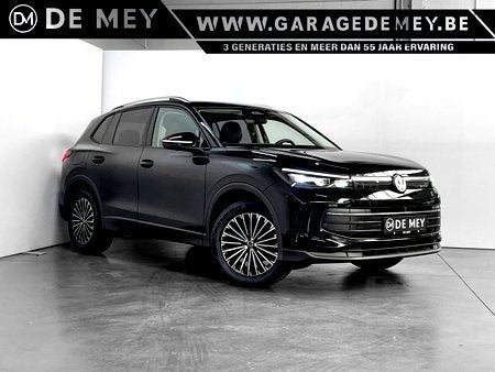 Volkswagen Tiguan 1.5 TSI DSG / Trekhaak / 360Â° Cam / Carpl, Automaat, Zwart, Bedrijf, Adaptive Cruise Control