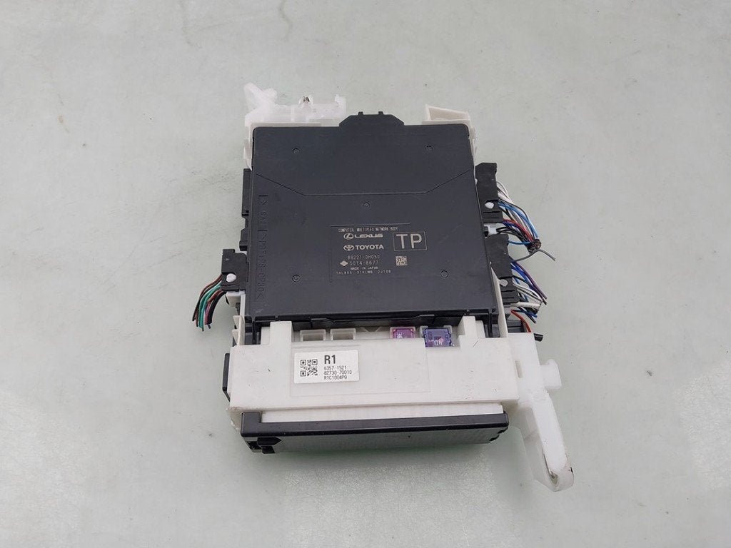 ZEKERINGKAST Toyota Aygo X (|63571521|8273070010|), Auto-onderdelen, Elektronica en Kabels, Toyota, Gebruikt