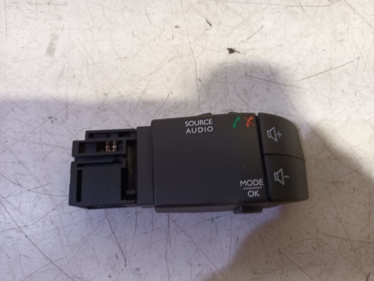 Radio bediening Renault Clio, Enlèvement ou Envoi, Van der Ven Autorecycling B.V., Onderdelen@venauto.nl, Ettenseweg 76, 4706 PB Roosendaal, The Netherlands