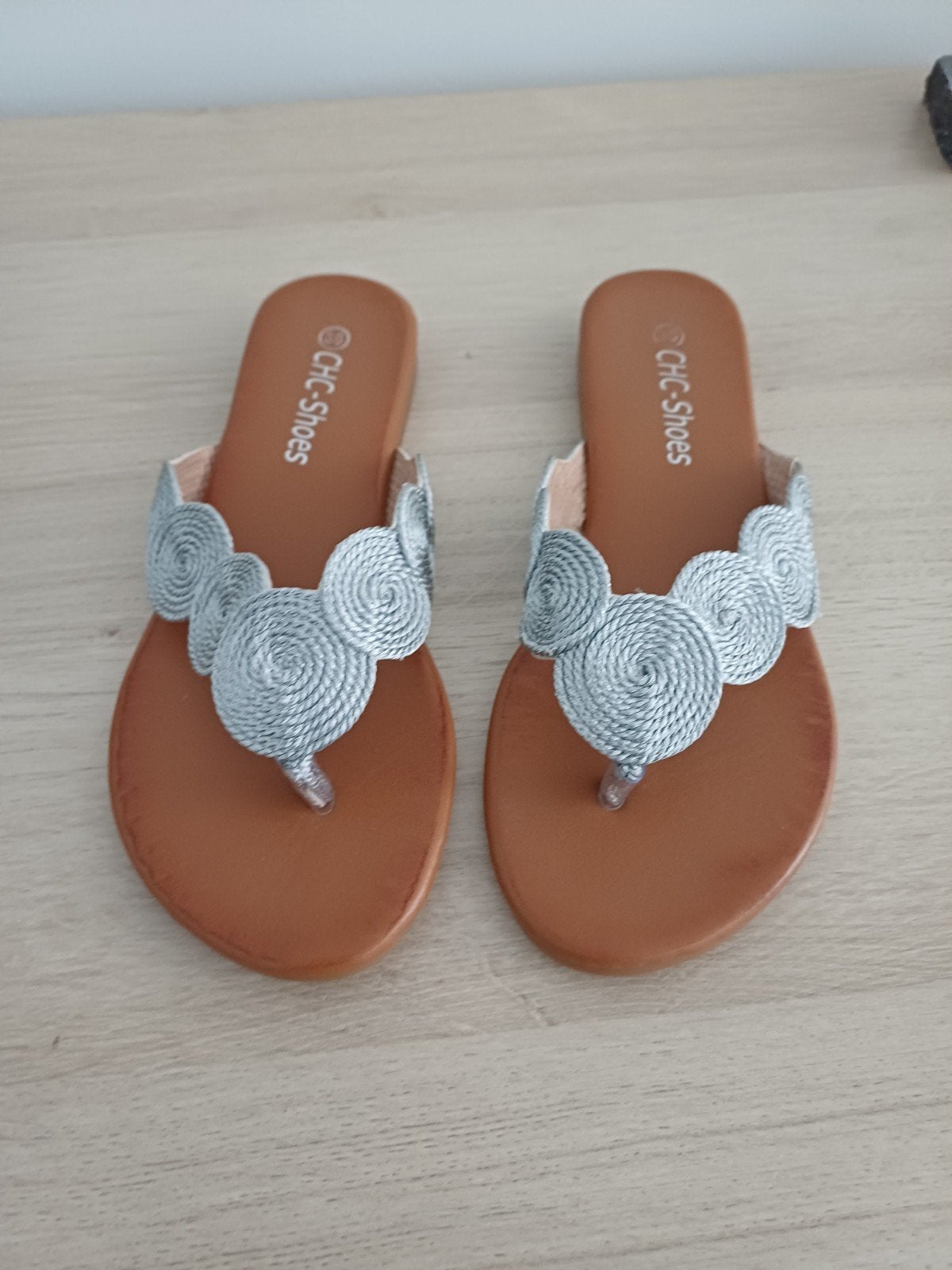 Splinternieuwe slippers maat 36, Ophalen, Slippers