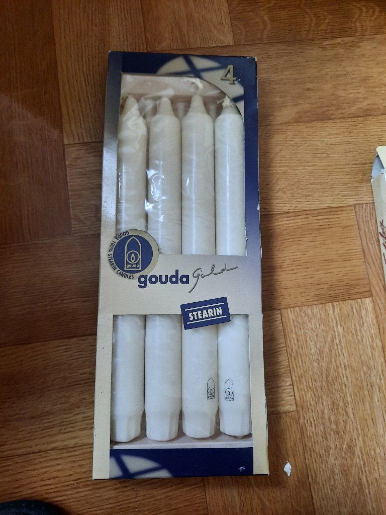 nieuw pak van 4 witte gouda kaarsen "gouda gold stearin", Ophalen of Verzenden, Nieuw