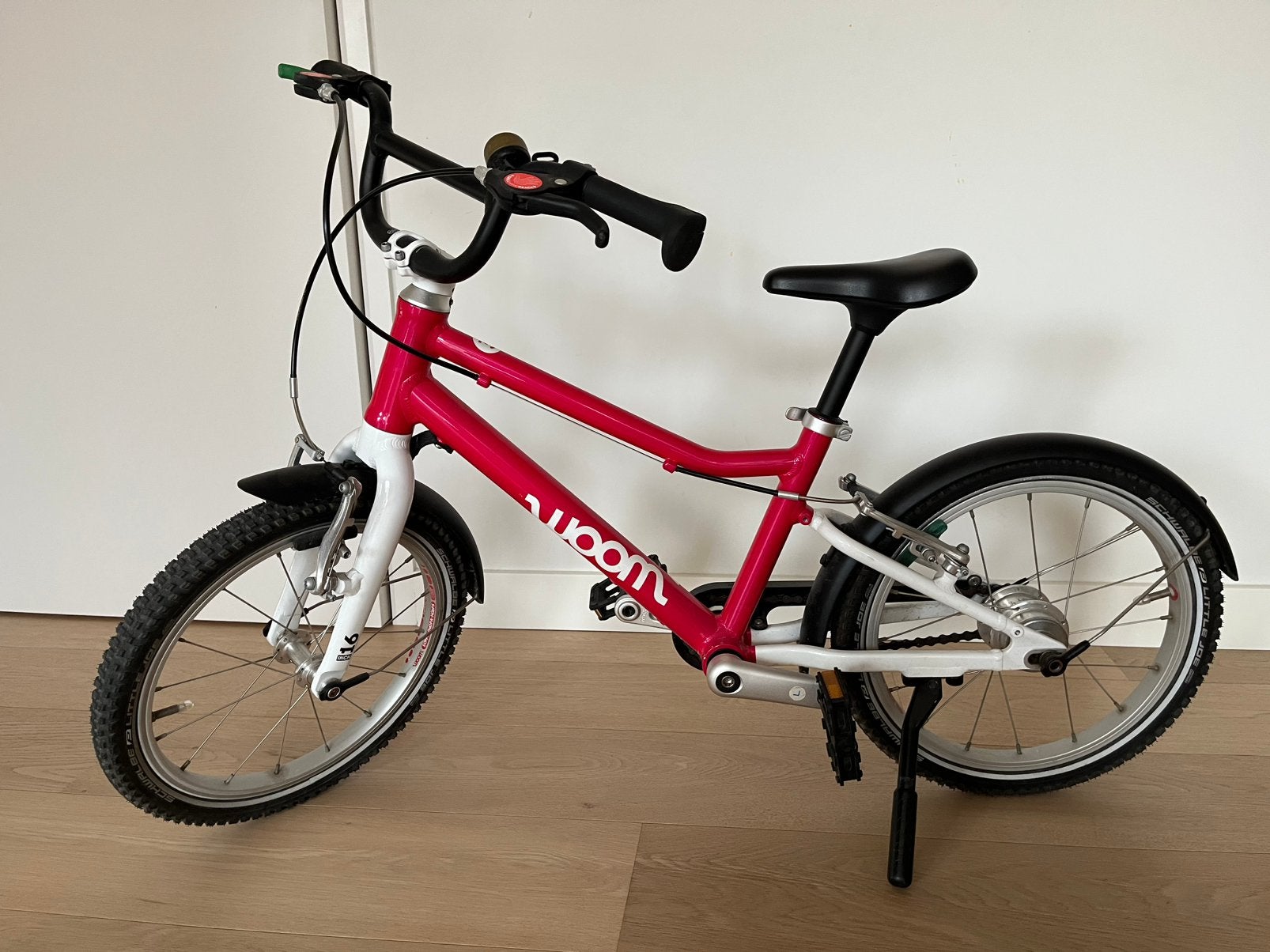 Kinderfiets Woom GO 3 AUTOMAGIC + Basic Bundle – Hot Pink, Fietsen en Brommers, Fietsen | Kinderfietsjes, Ophalen, Gebruikt, 16 tot 20 inch