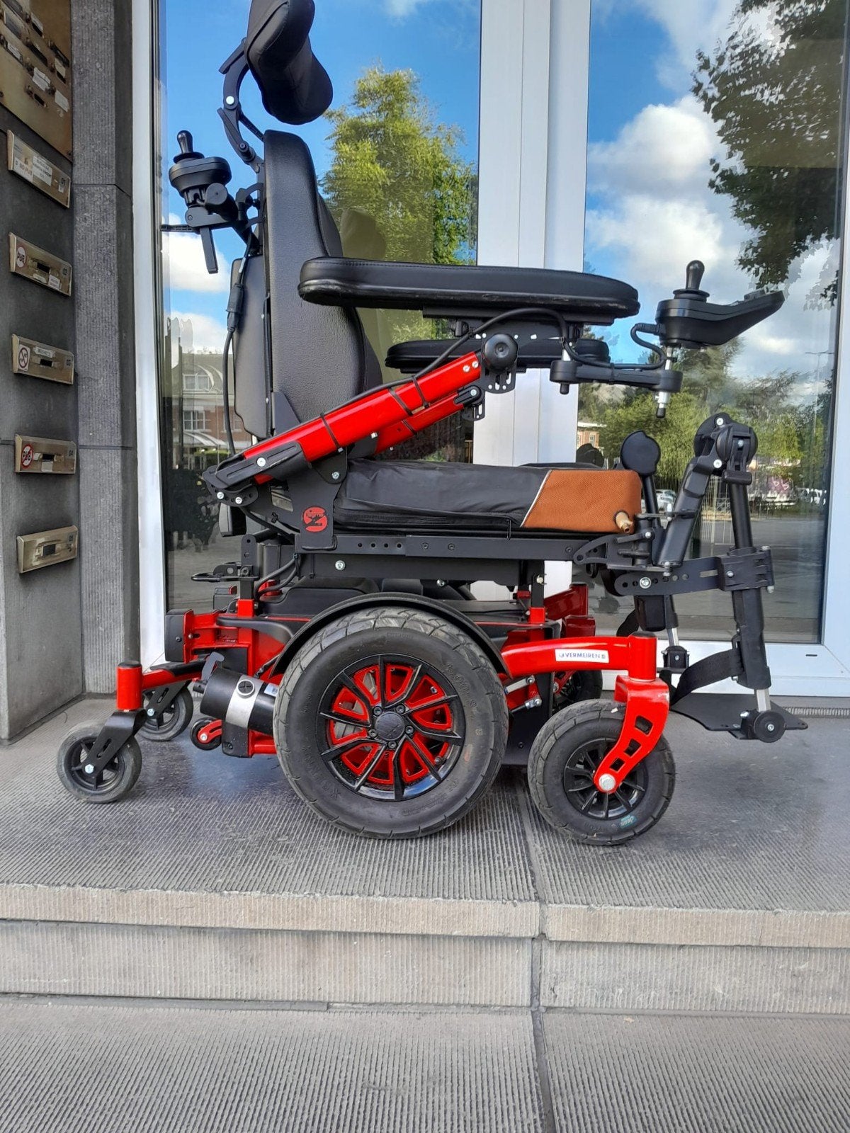 Fauteuil roulant électrique Vermeiren Sigmaa AA2 État neuf, Enlèvement ou Envoi, Fauteuil roulant électrique