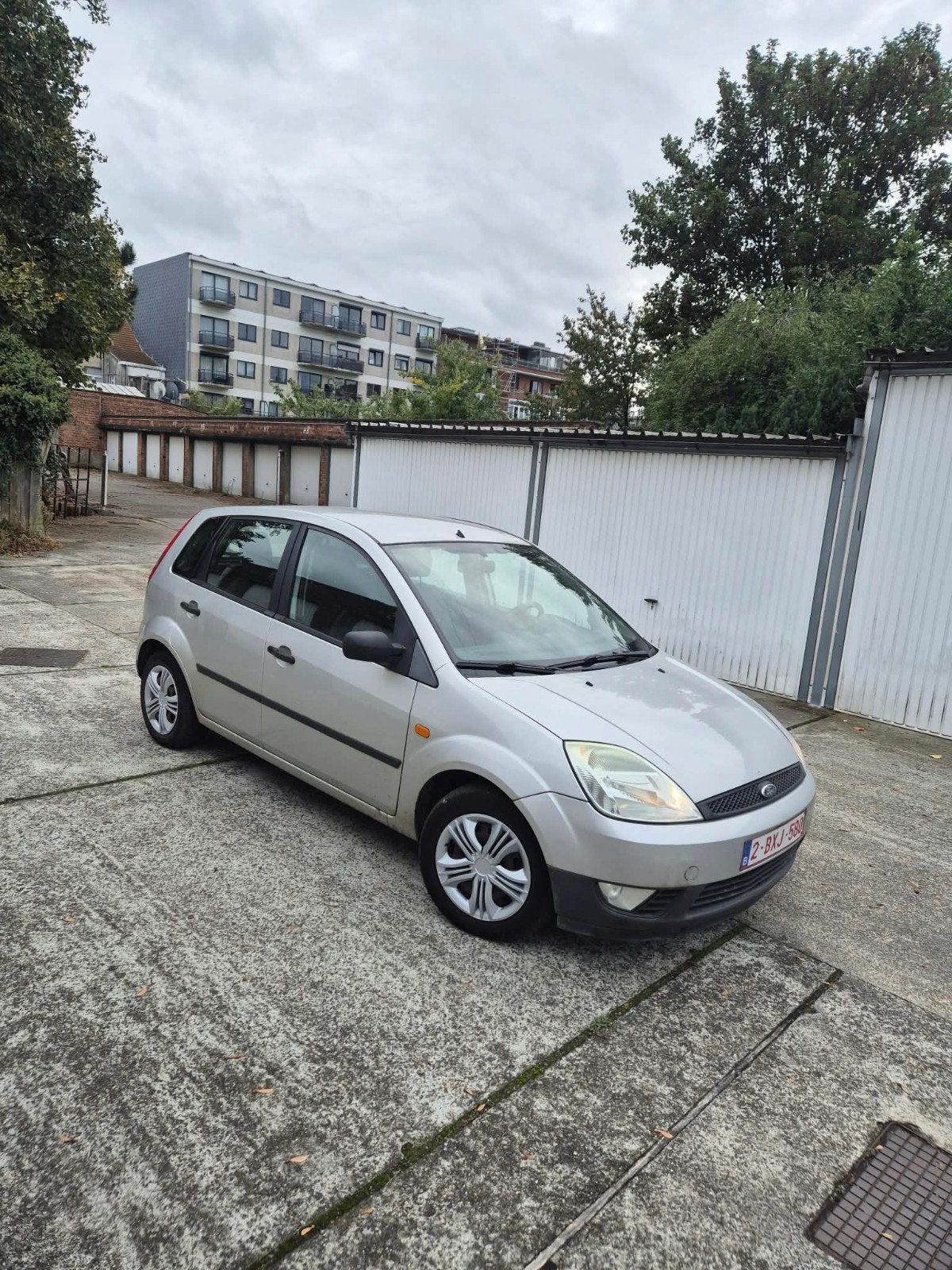 Ford Fiesta 1.3 essence roule super bien 128.000km euro 4, Argent ou Gris, Achat, 1299 cm³, Boîte manuelle