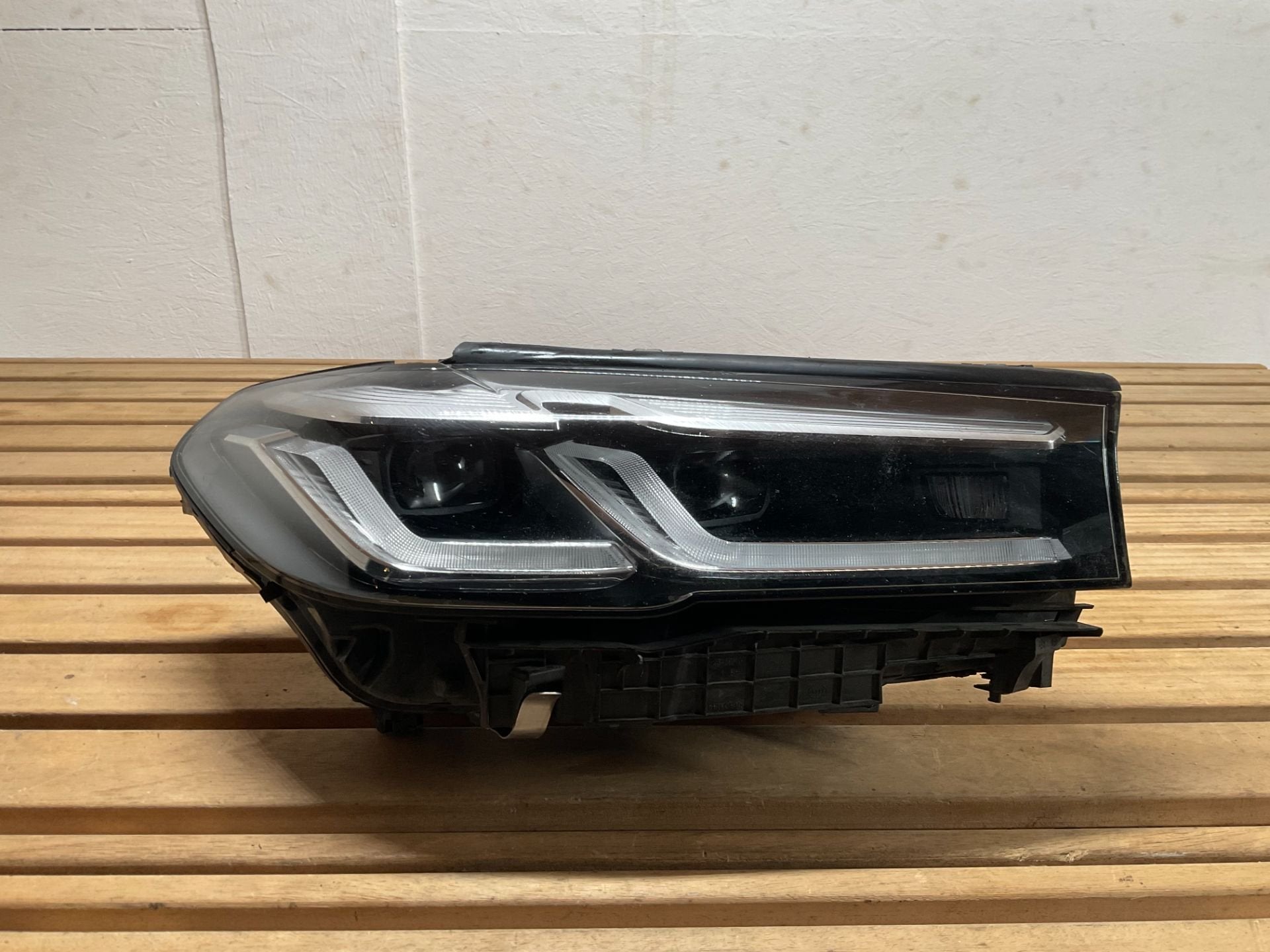 Koplamp BMW 5 Serie G30 G31 5A388C8-04 Facelift LED Rechts B, Auto-onderdelen, Petuelring 130
80788  Munich, DE, Gebruikt, Info@bmw.de