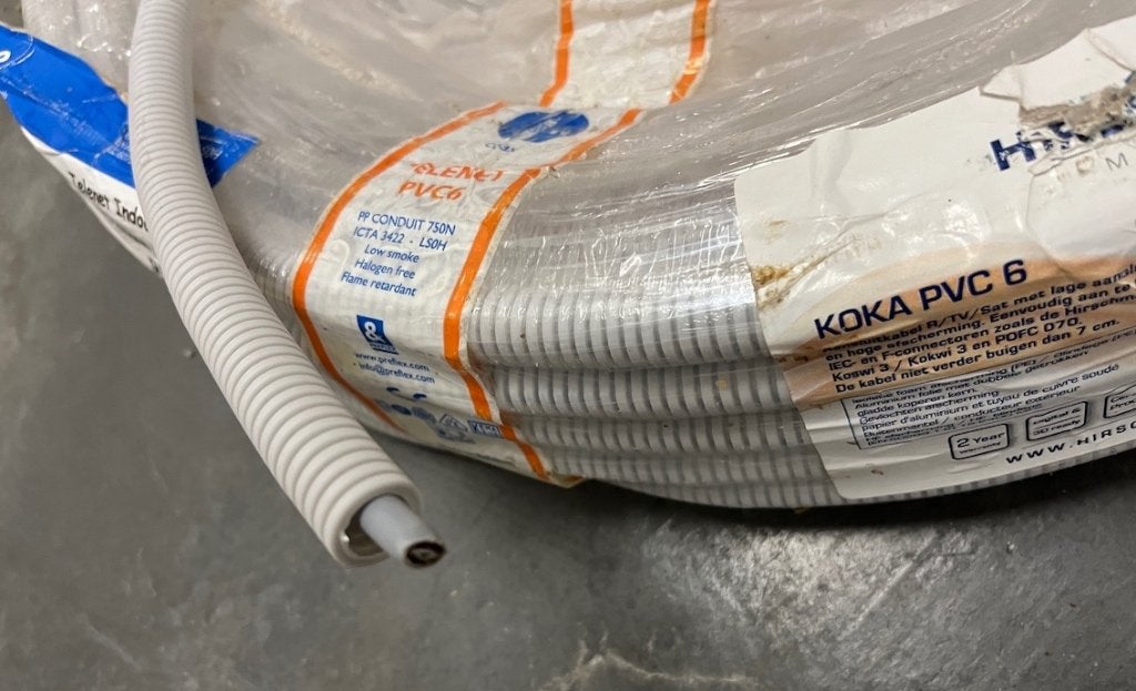 Preflex coax Telenet PVC6, 22 m lengte in geribbelde buis, Ophalen of Verzenden, Nieuw, Overige merken, Kabel of Snoer