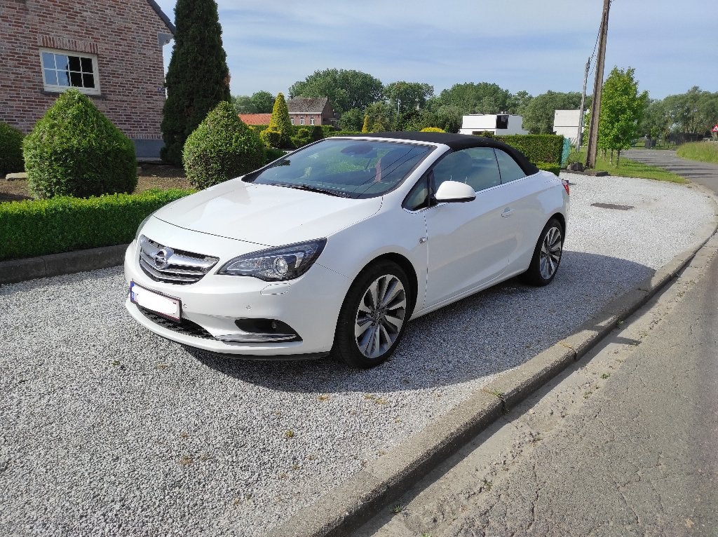 Opel Cascada - 2018 - 1.4 turbo - 140pk, Auto's, Opel, Particulier, Cascada, Benzine, Euro 6, Cabriolet, Handgeschakeld, Wit, Dealer onderhouden