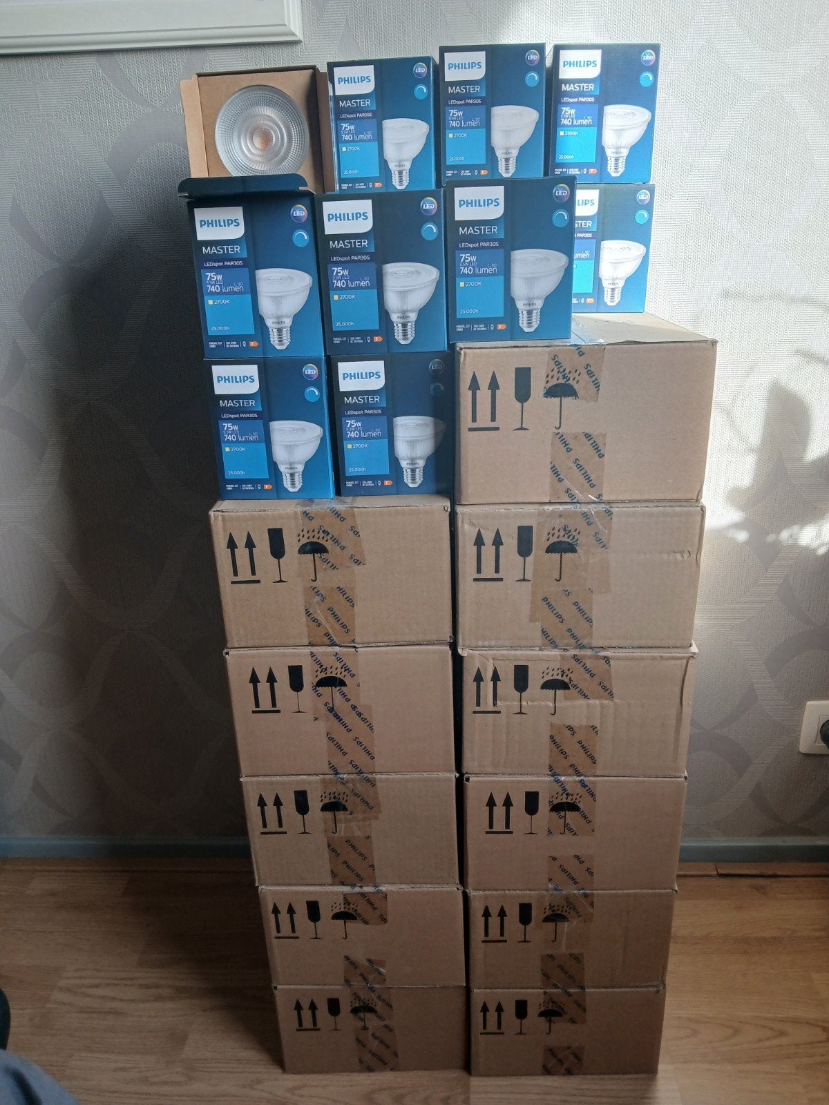 Philips MASTER E27 PAR30S 9,5 W 740 lm 25D
86 pièces, Philips, Enlèvement ou Envoi, Dimmable