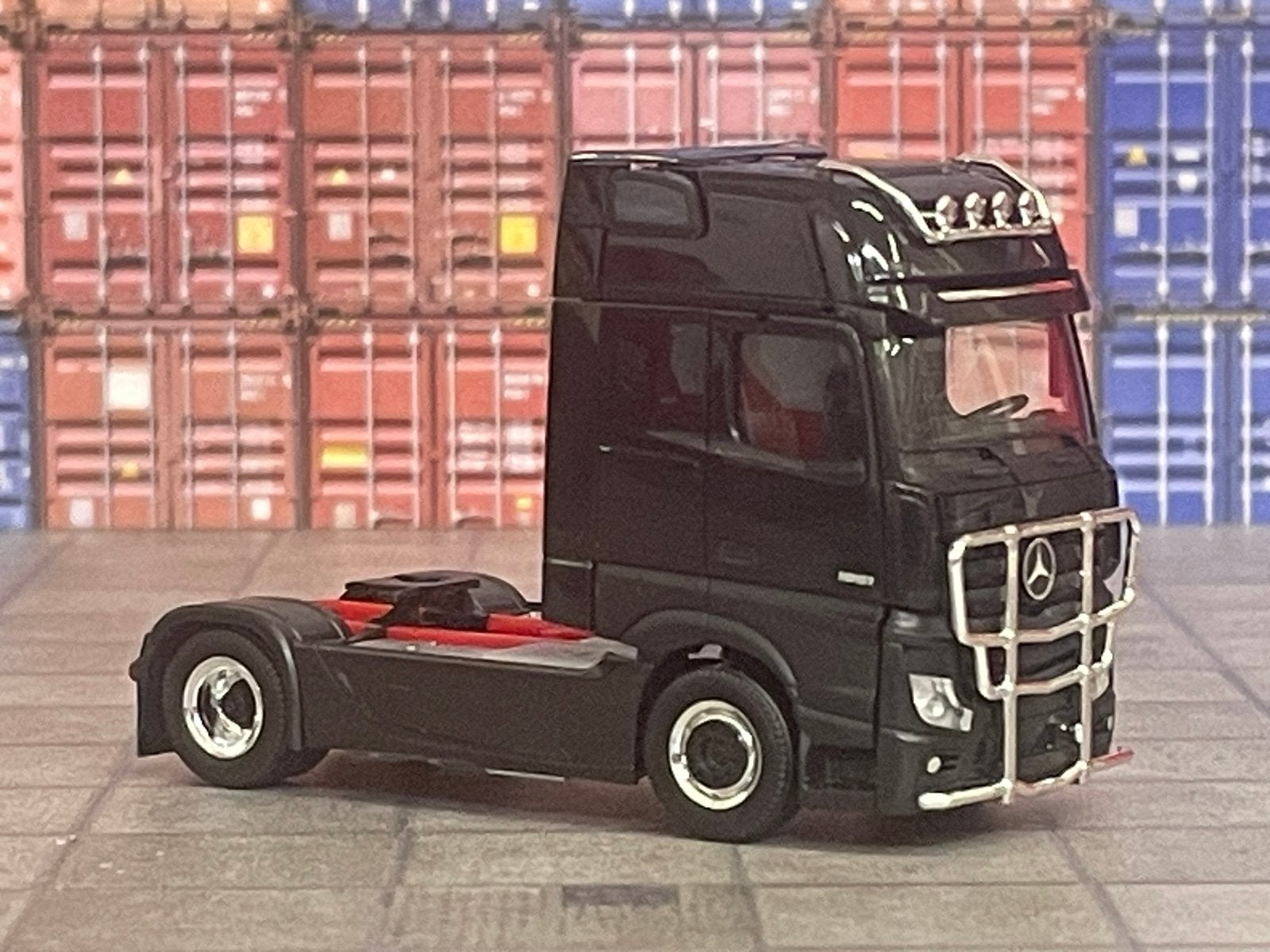 Herpa Mercedes Benz Actros trekker zwart 1/87, Ophalen of Verzenden, Zo goed als nieuw, Bus of Vrachtwagen, Herpa