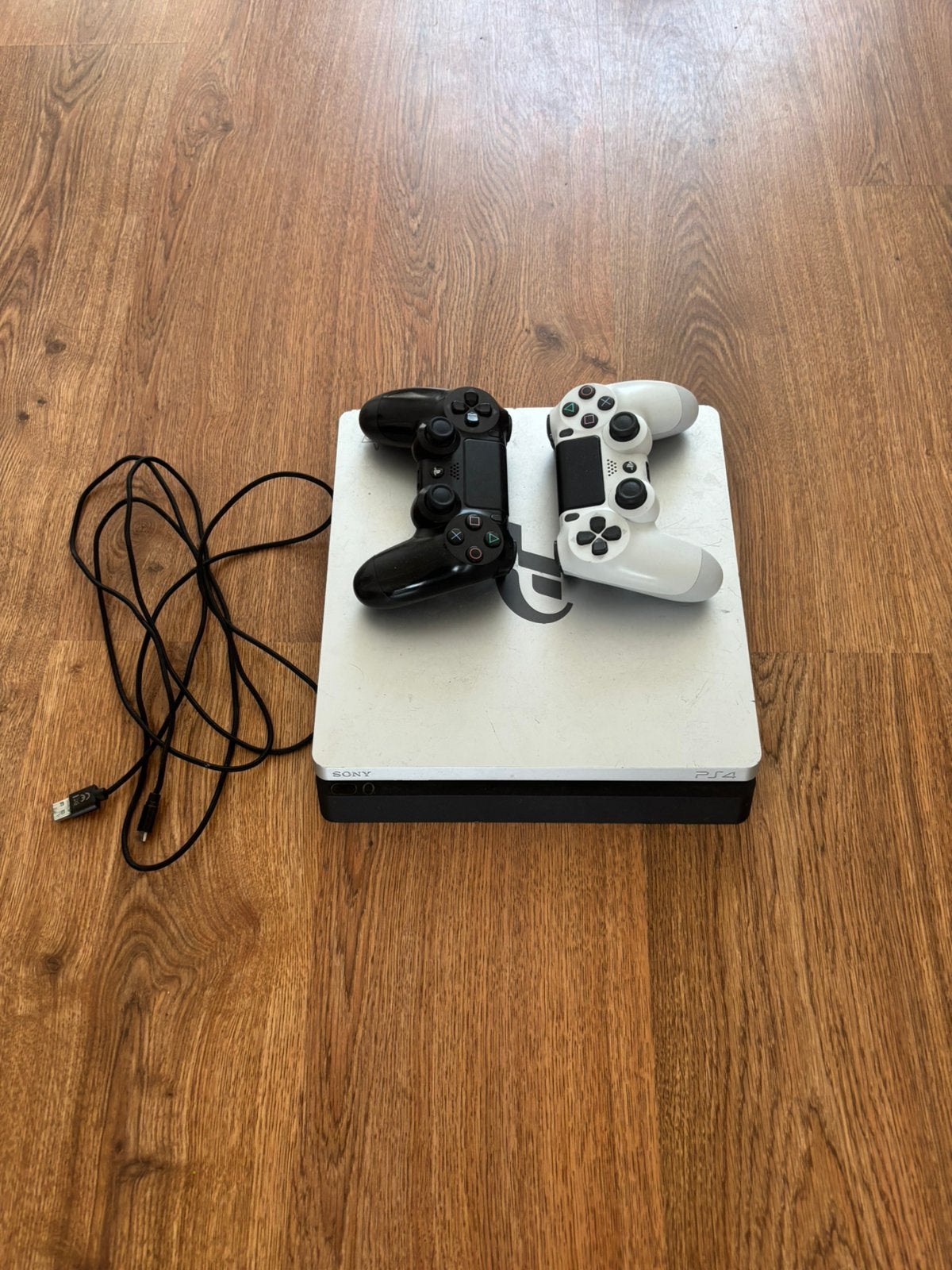 PS4 slim + 2 controllers, Games en Spelcomputers, Spelcomputers | Sony PlayStation 4, Ophalen, Zo goed als nieuw, Slim