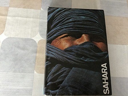 Boek v. sahara de stilte is de taal v.d.woestijn, Diverse auteurs, Ophalen of Verzenden, Zo goed als nieuw, Reisgids of -boek