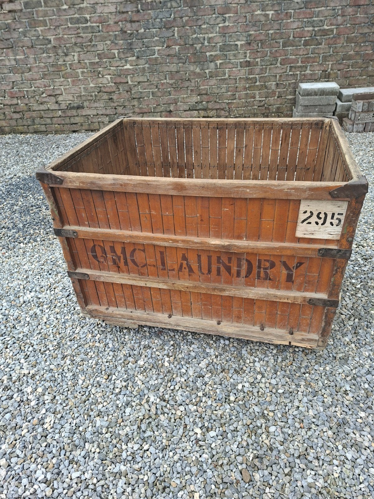 Gebruik een wasmand uit de Tweede Wereldoorlog, Verzamelen, Ophalen