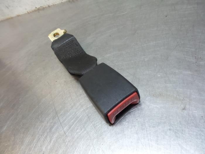 Insertion ceinture de sécurité arrière centre d'un BMW 3-, -, Utilisé, -, Enlèvement ou Envoi