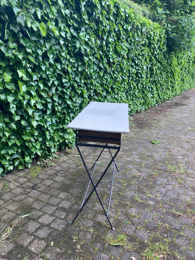 Tafeltje met rieten schuifjes, Ophalen, Gebruikt