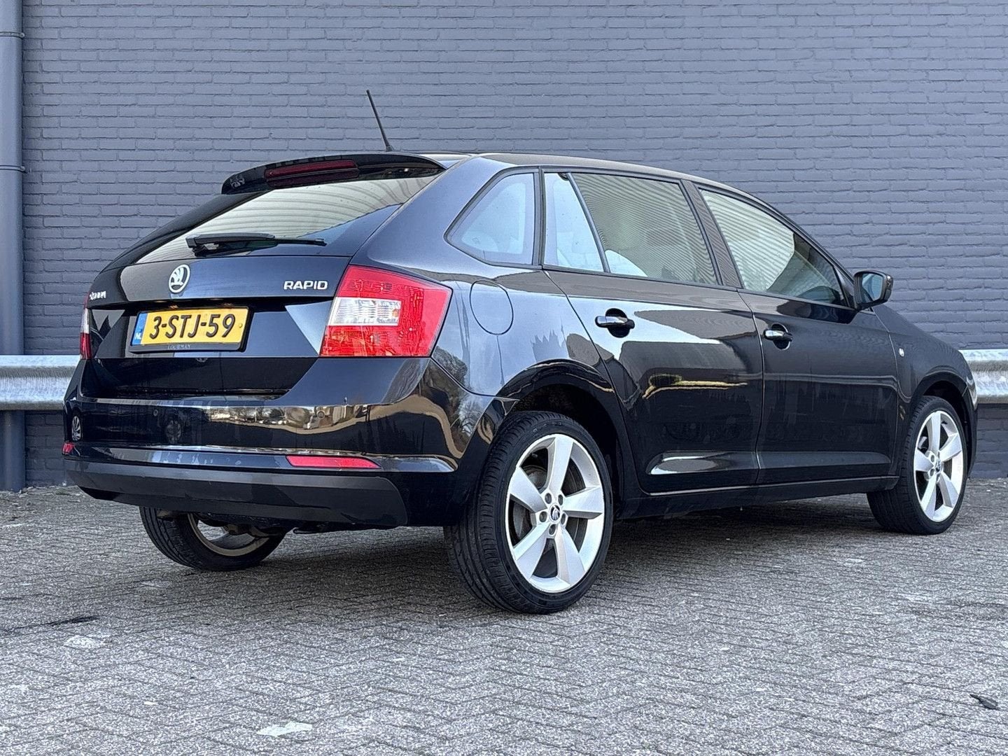 Skoda Rapid Spaceback 1.2 TSI Greentech Elegance Businesslin, Auto's, Beige, Navigatiesysteem, Zwart, Bedrijf