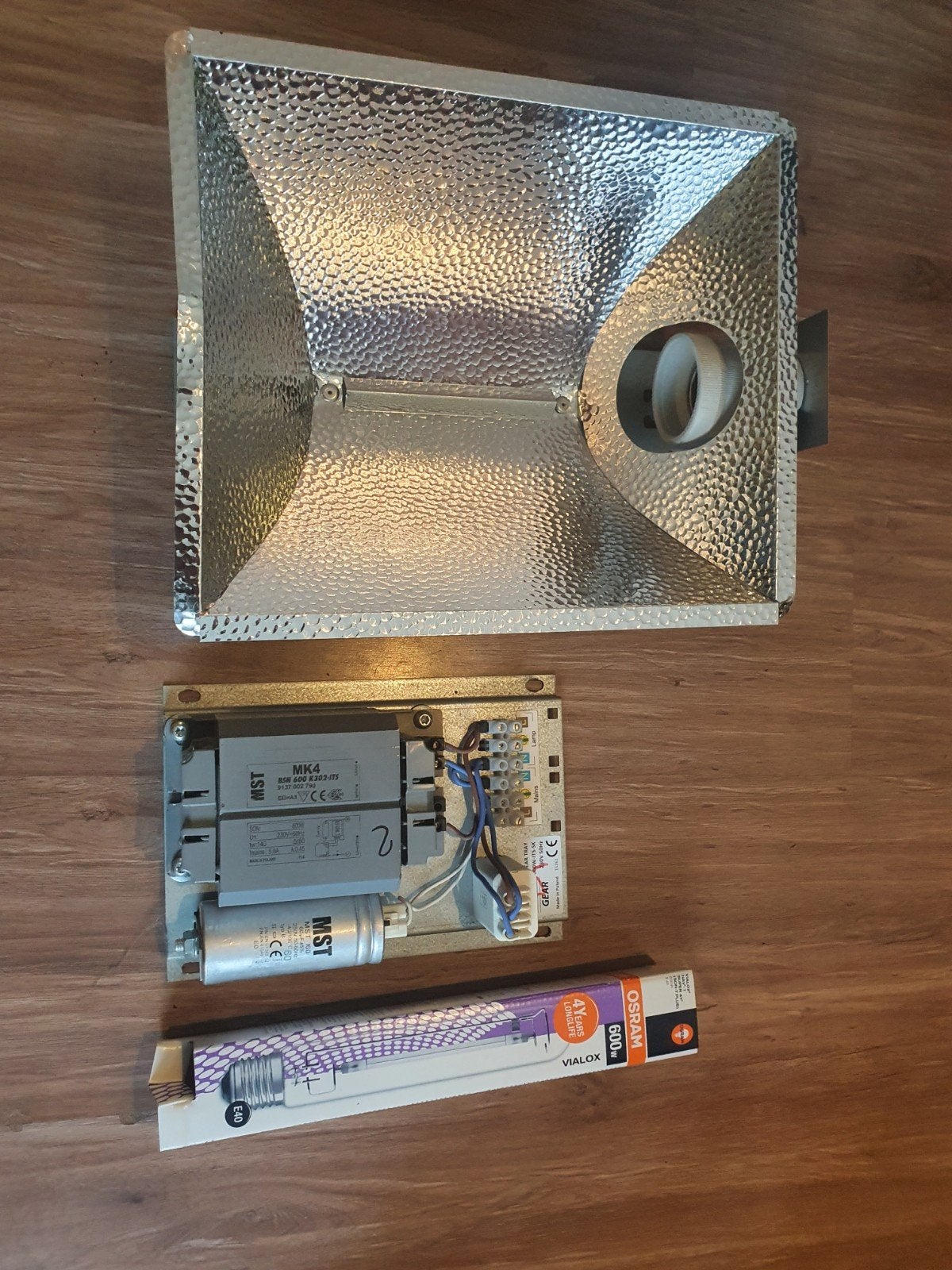lampenkap transformator en lamp (osram 600w), Maison & Meubles, Neuf, Enlèvement ou Envoi, Matériel de fixation inclus, Autres matériaux