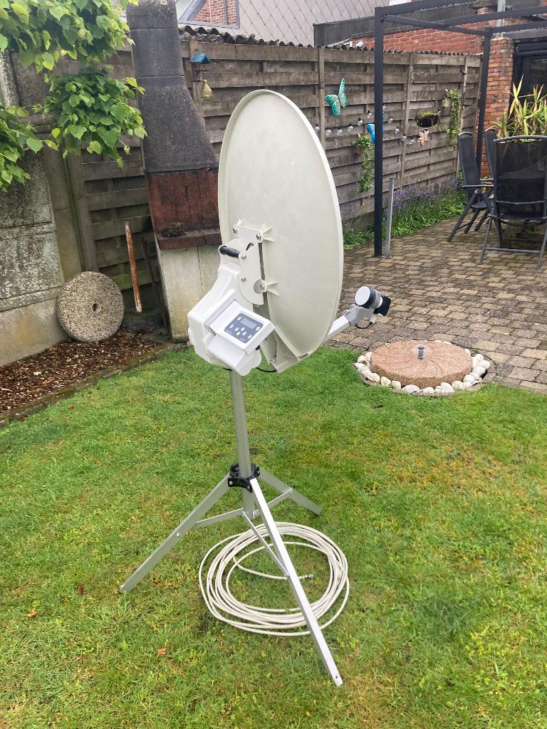 Satelliet schotel en tv Vlaanderen ontvanger, Ophalen, Zo goed als nieuw, (Schotel)antenne-accessoires, Overige merken
