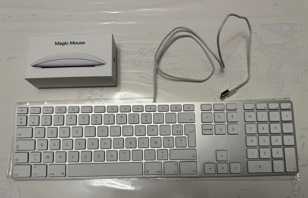 Clavier Apple officiel - Azerty, Informatique & Logiciels, Claviers, Enlèvement ou Envoi, Azerty, Comme neuf, Filaire