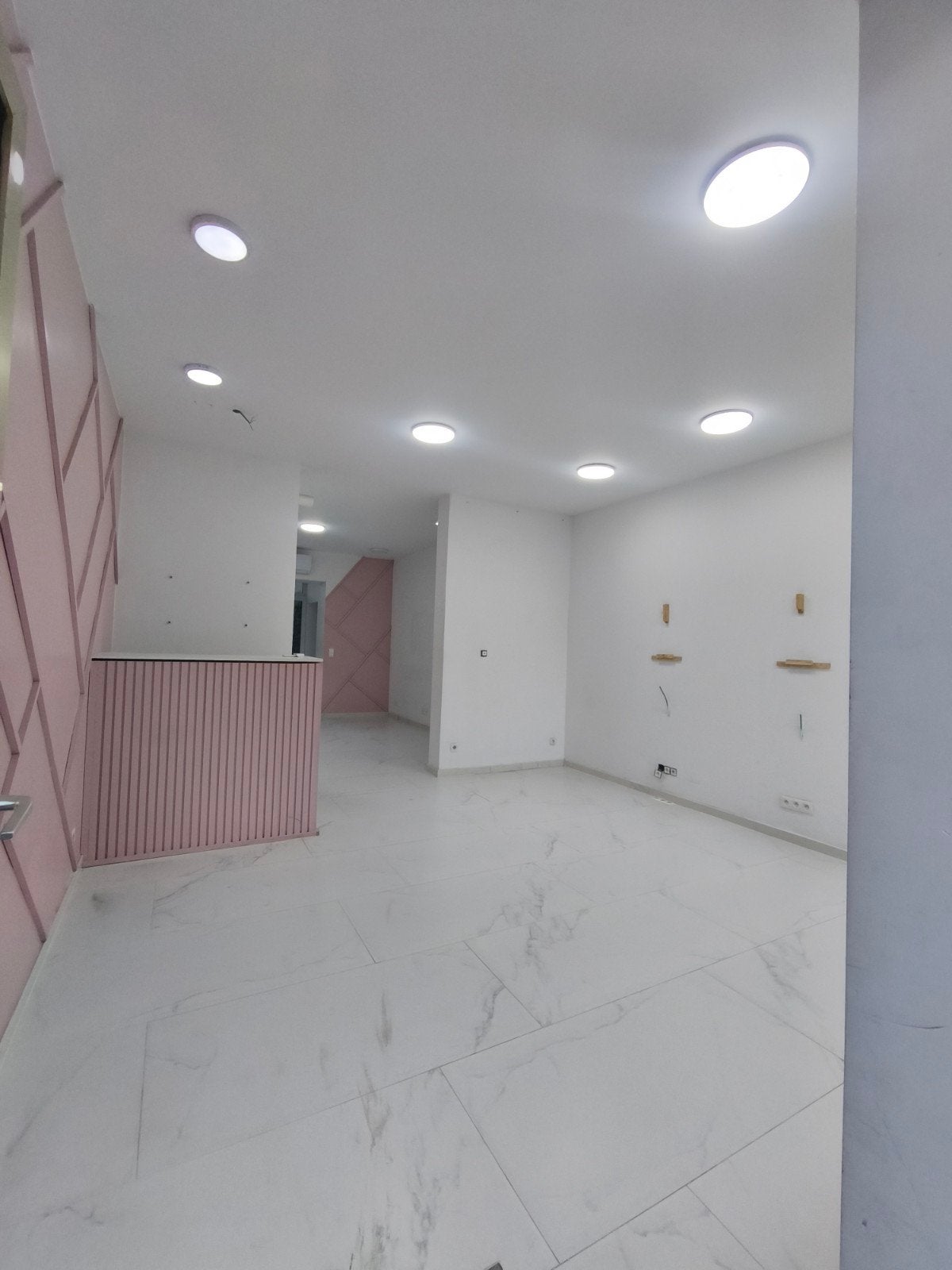 Superbe Rez-de-Chaussée Commercial à Louer, Articles professionnels, Immobilier d'entreprise