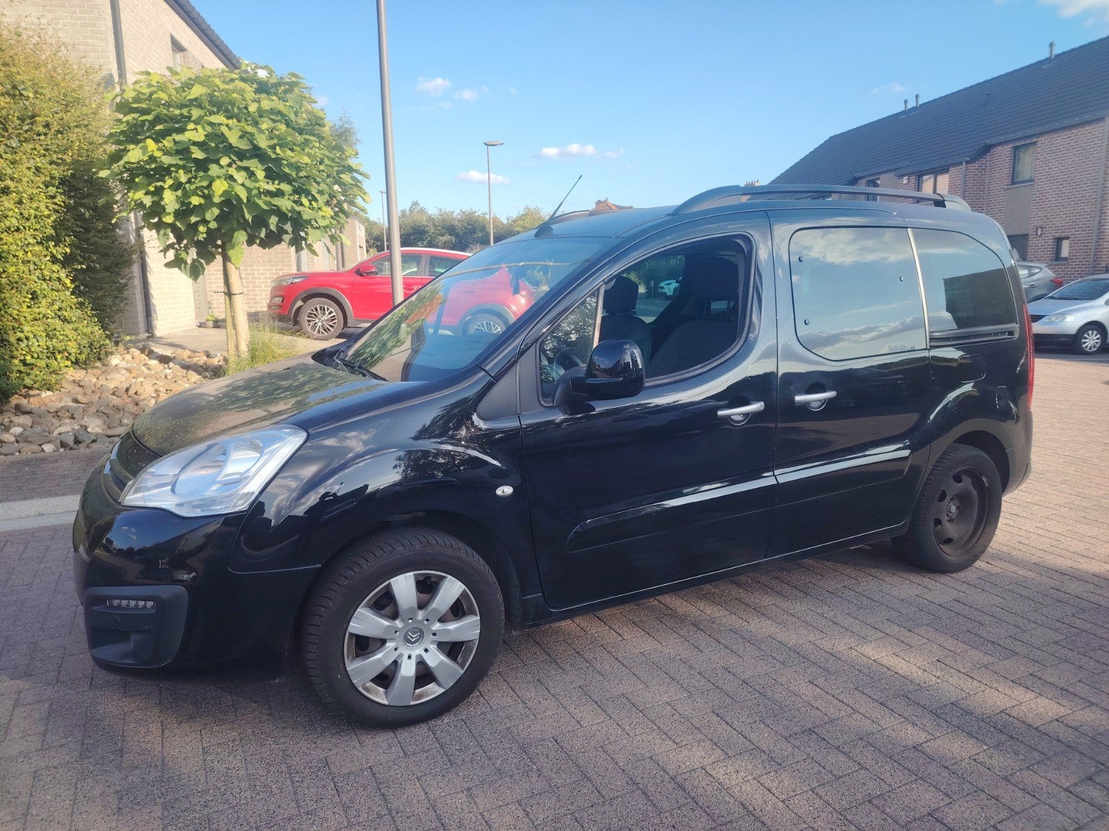Citroen berlingo essence 2018 vendu pour export, Auto's, Citroën, Euro 5, Monovolume, Zwart, Zwart
