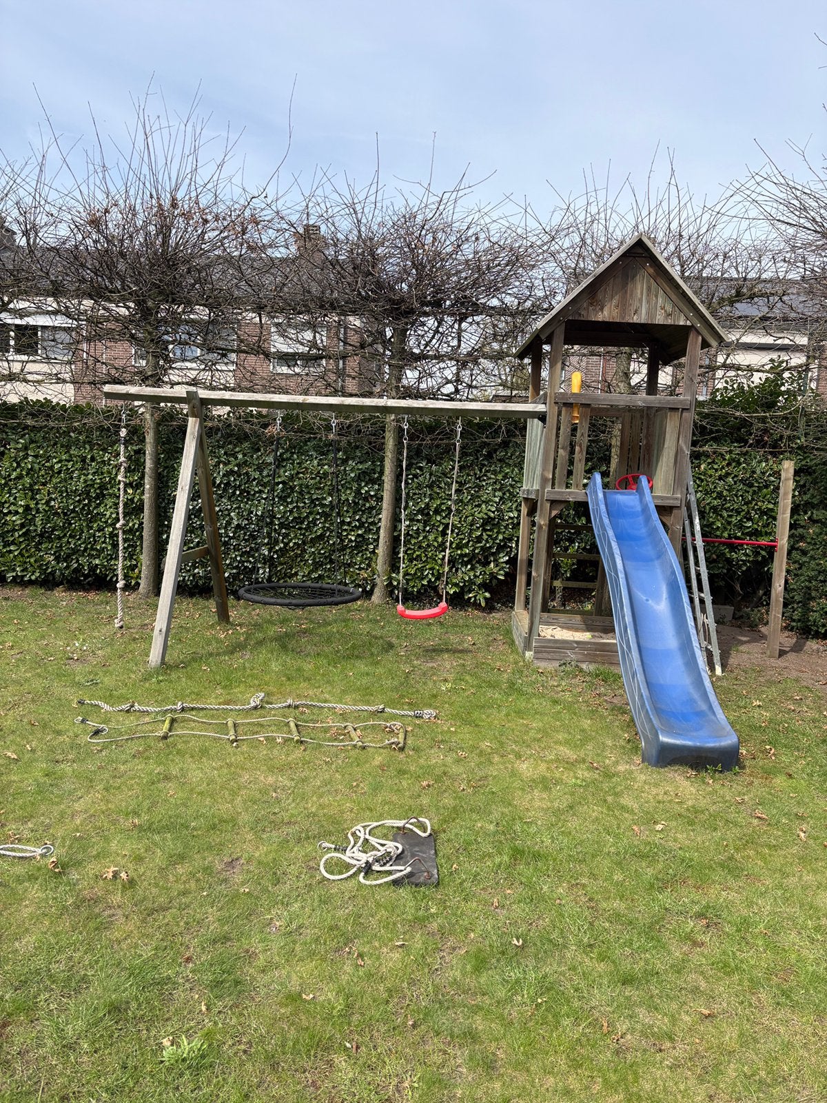 Houten speelhuis, Kinderen en Baby's, Ophalen, Zo goed als nieuw, Schommel