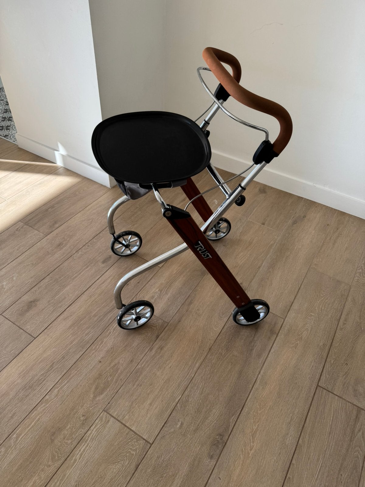 Rollator trust in perfecte staat, Ophalen, Zo goed als nieuw