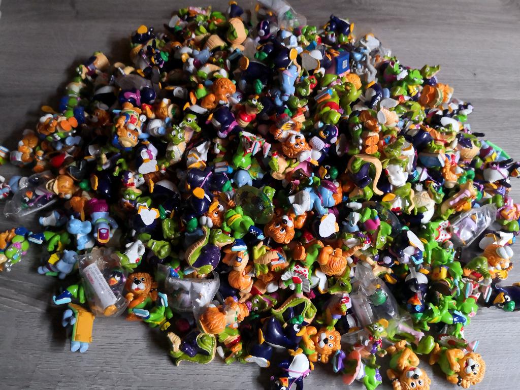 Zeer groot lot oude kinder surprise figuurtjes, Verzamelen, Ophalen
