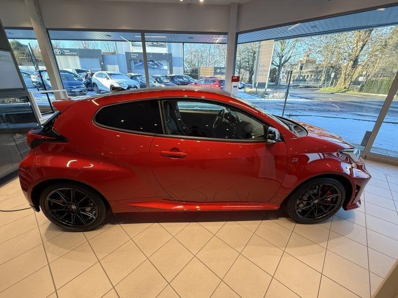 Toyota Yaris GR SPORT + Premium Pack Toyota Yaris GR – Dag, Auto's, Toyota, Automaat, 1618 cc, Zwart, 215 g/km