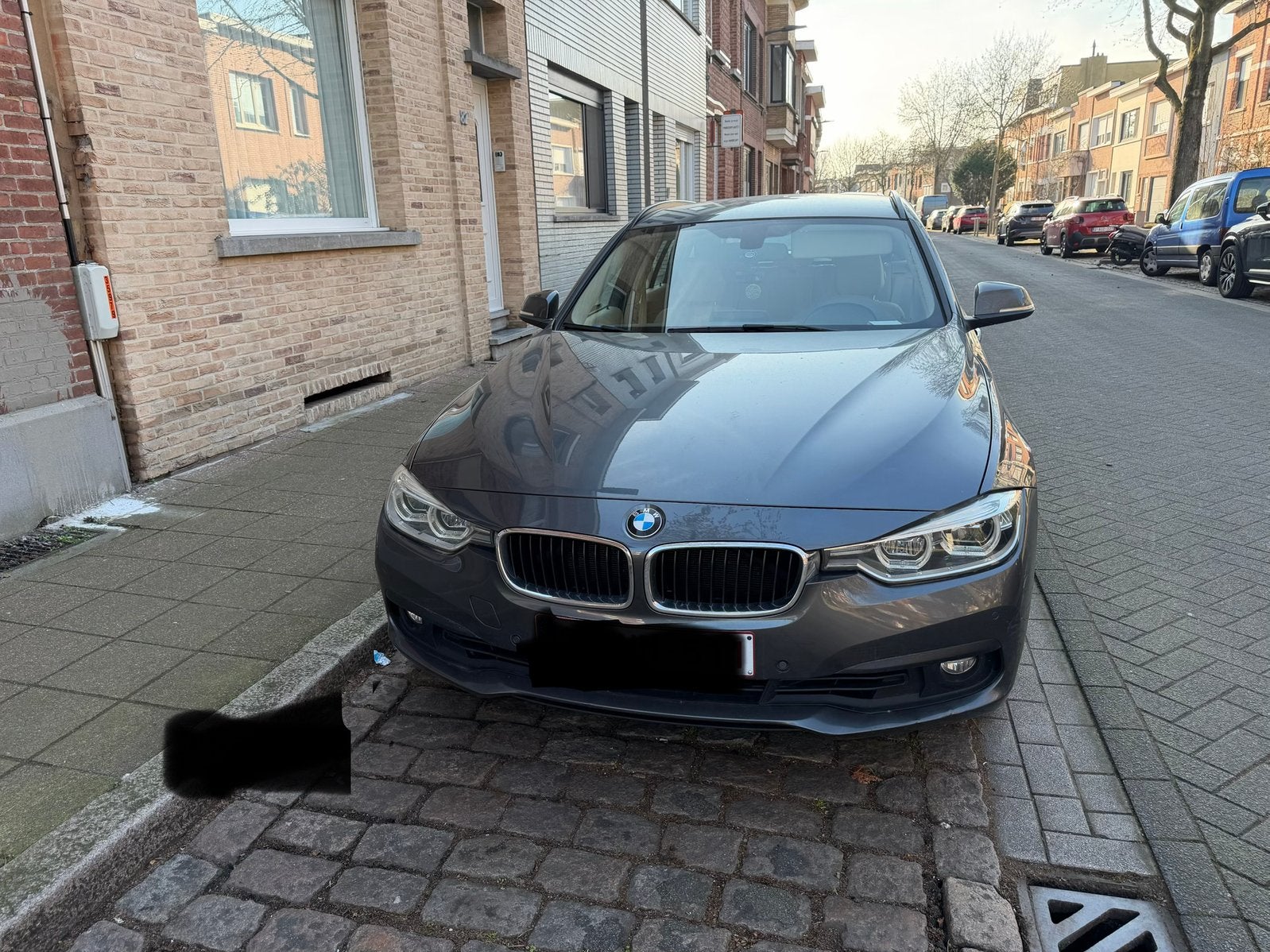 BMW 320i facelift, Autos, Cuir, Boîte manuelle, Autres couleurs, 5 portes