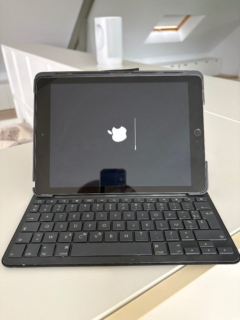 Ipad 6 32gb met extern toetsenbord, Computers en Software, Apple iPads, Gebruikt, Apple iPad, Wi-Fi, 32 GB, Grijs, Ophalen of Verzenden