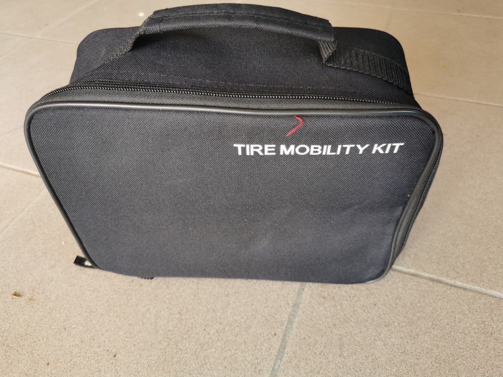 Kit de réparation de pneus, encore neuf dans la boîte., Enlèvement