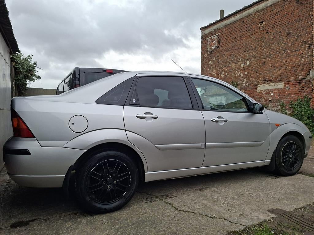 Ford Focus Ghia 1.6 essence 90dkm. Approuvé, Autos, Ford, Particulier, Focus, Essence, Boîte manuelle, Enlèvement