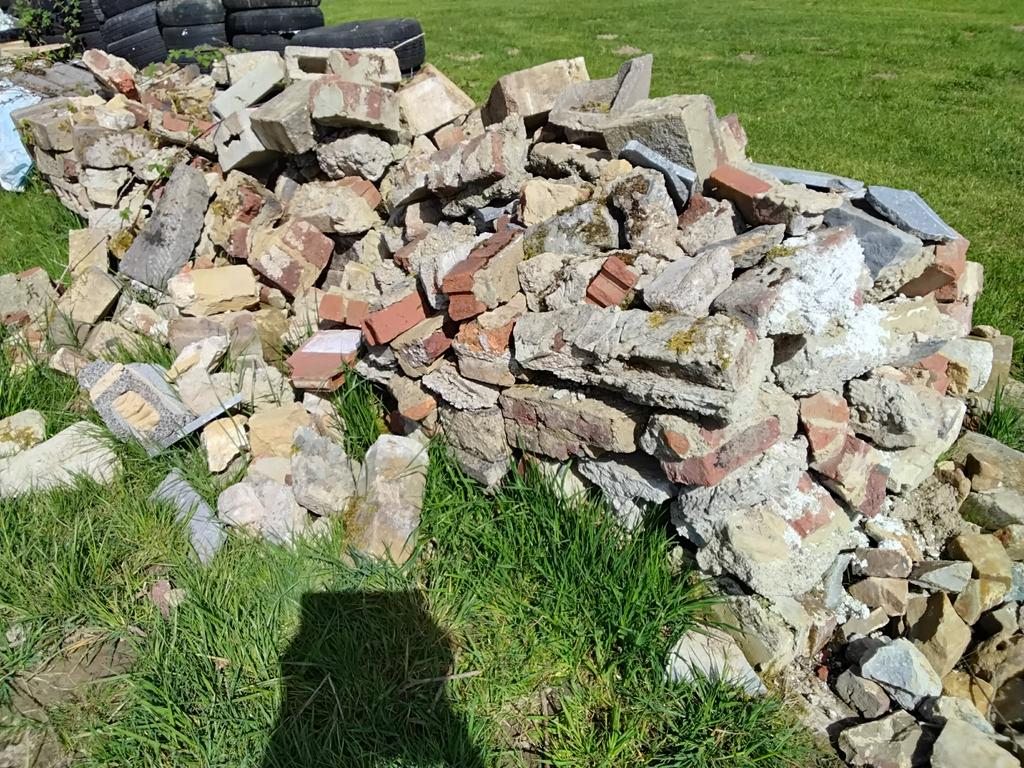 Briques à donner, Enlèvement, Briques