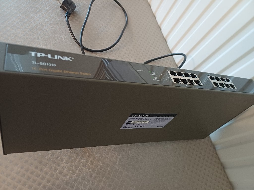 Tp-link 16poorten.TL-SG1016., Computers en Software, Netwerk switches, Ophalen of Verzenden, Gebruikt