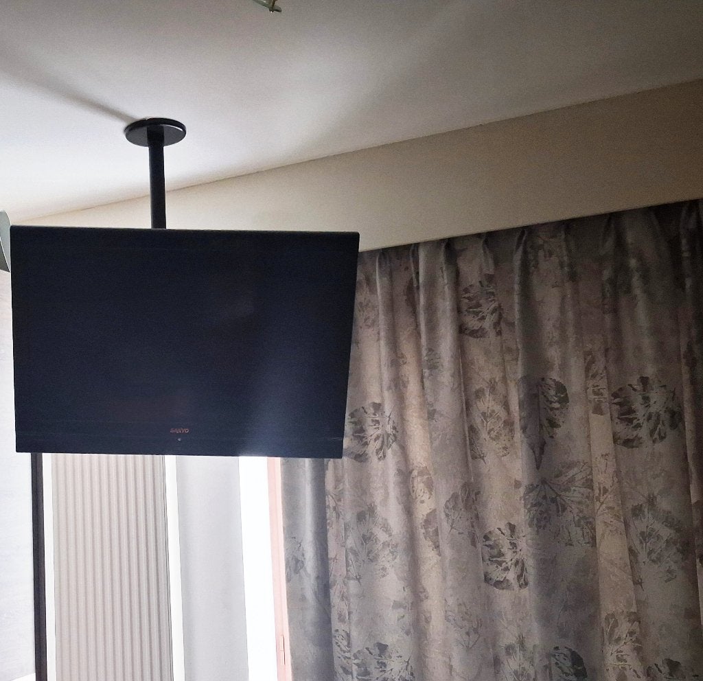 SANYO tv met plafondbevestiging, Audio, Tv en Foto, Ophalen, Zo goed als nieuw, 60 tot 80 cm, LCD