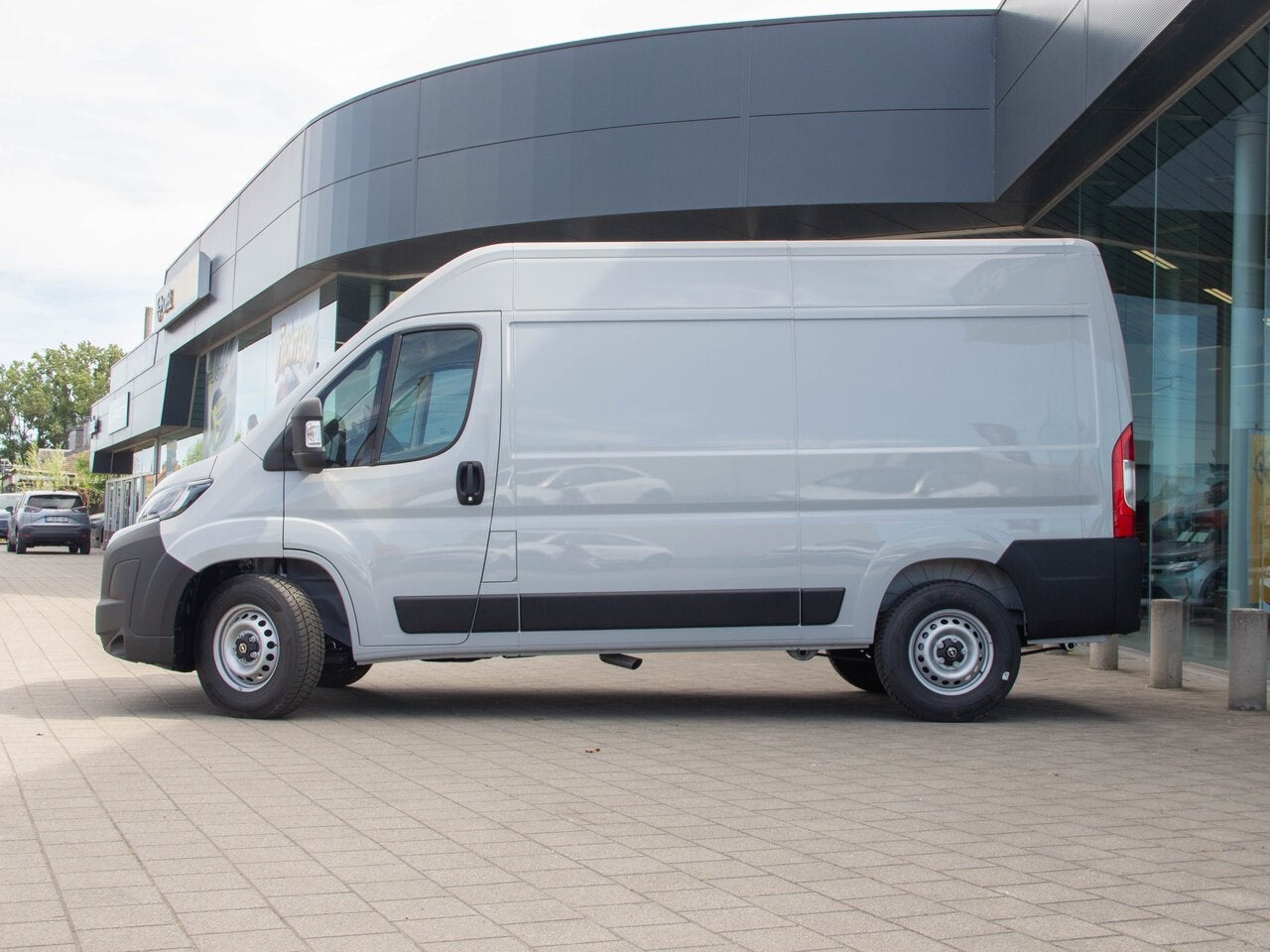 Opel Movano L2H2 2.2 Diesel 140PK|TREKHAAK|CARPLAY|AUTOMAAT, Auto's, Bestelwagens en Lichte vracht, 0 kg, Bedrijf, 5 deurs, 140 pk